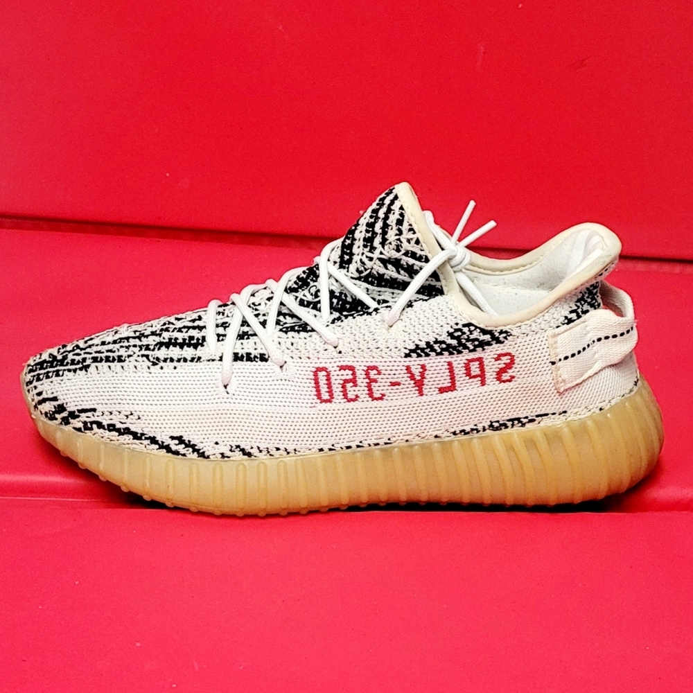 Adidas Yeezy Boost 350 V2 Zebra Sneakers size  Men's 7.5 / Women's 8.5